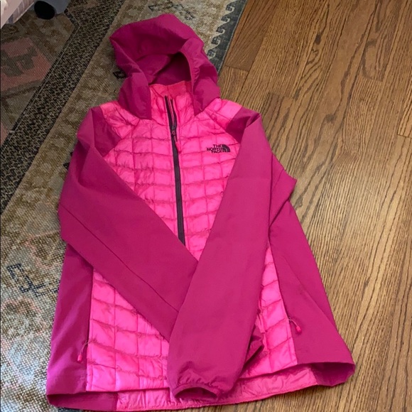 North Face Women’s Jacket - Picture 1 of 3